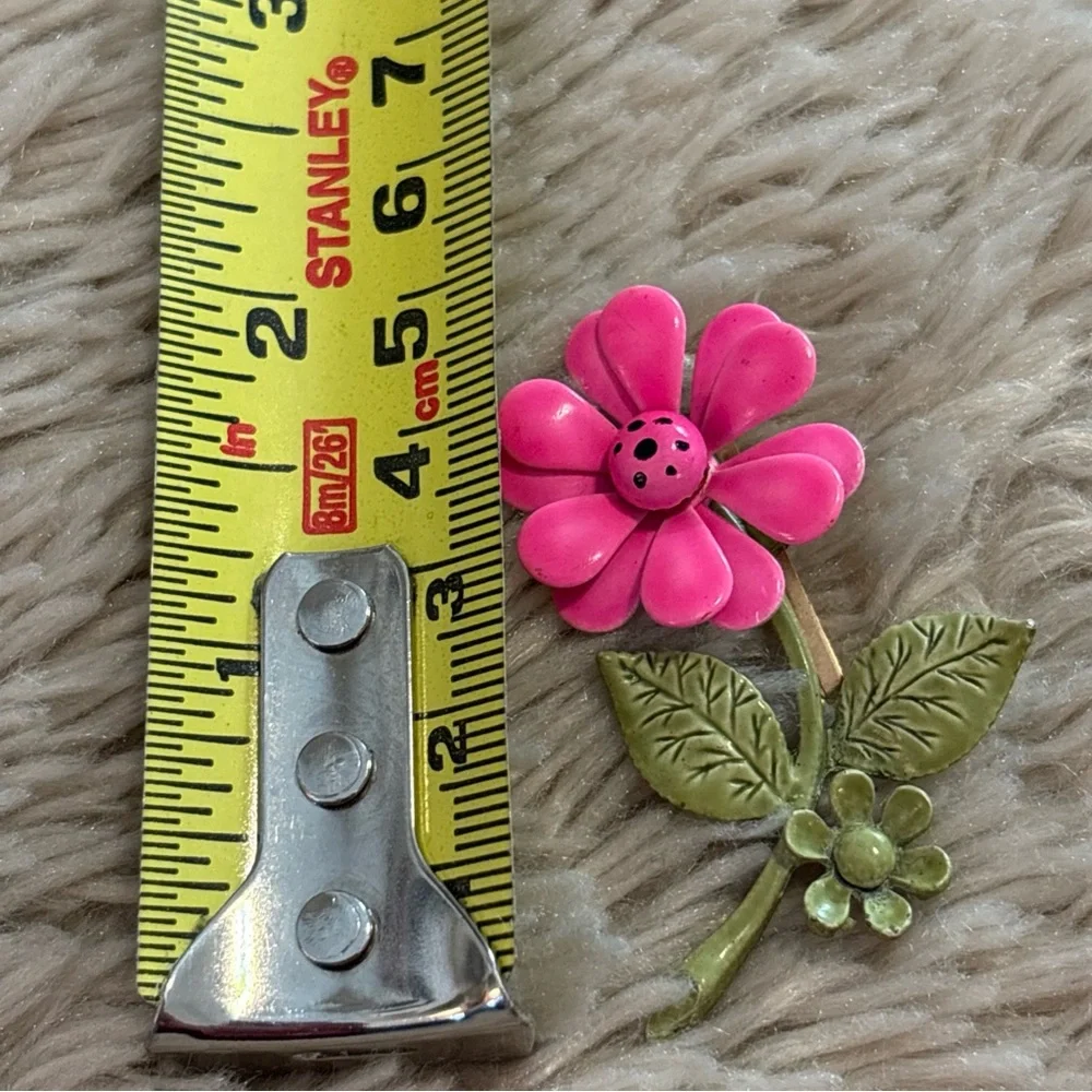 Vintage 60s Enamel Mod Kitsch Flower Brooch Retro Hippie